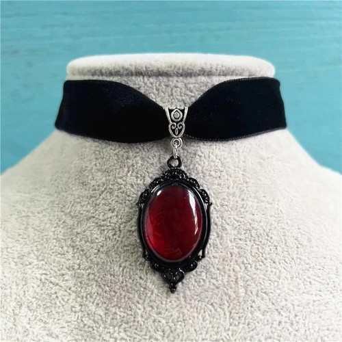 Gothic red pendant choker - gothic,